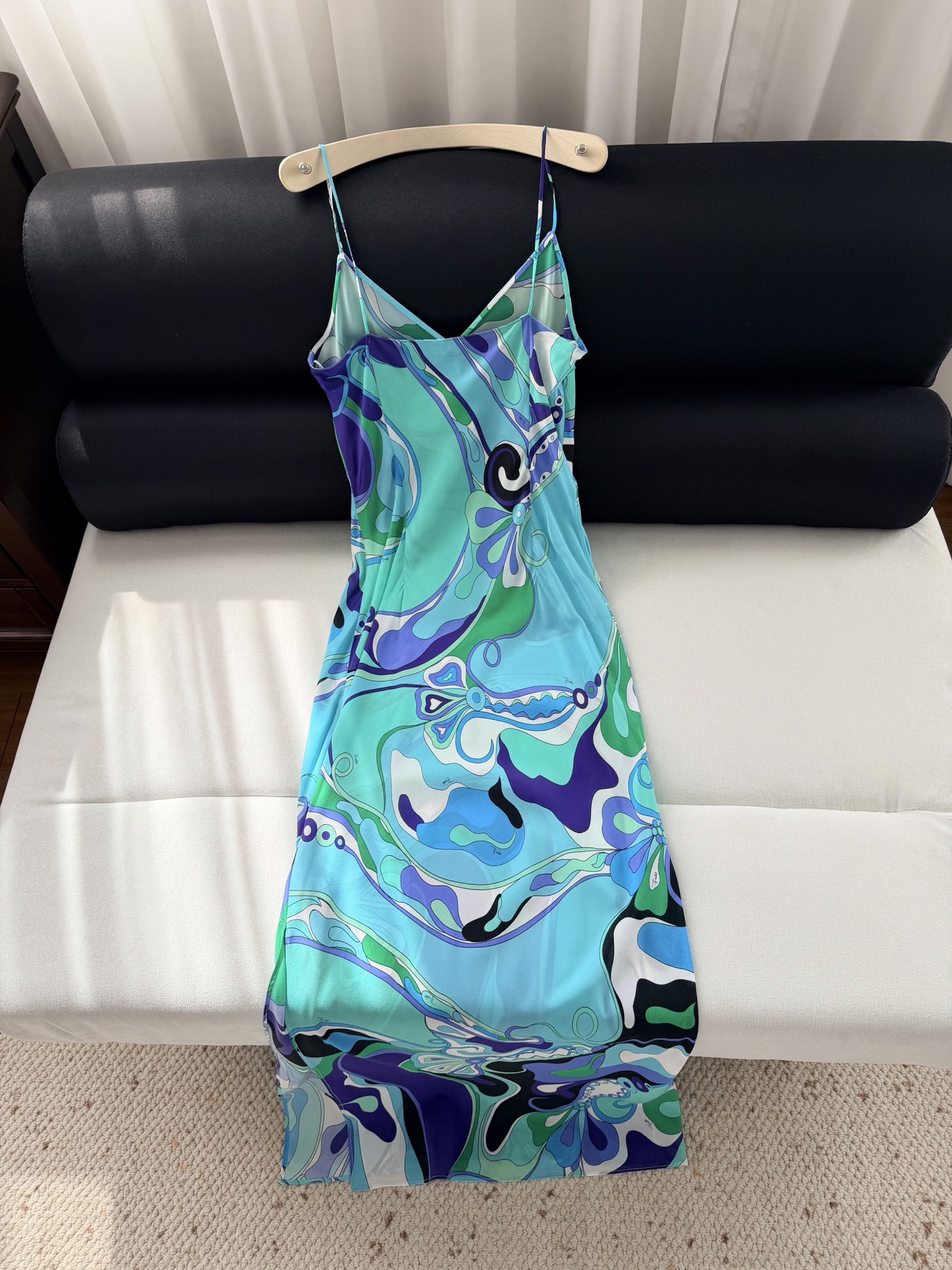 现货‼️‼️/肩带真丝连衣裙✨100%真丝绉绸材质、V领 直套头款，Orchidee印花图案，侧身开叉，