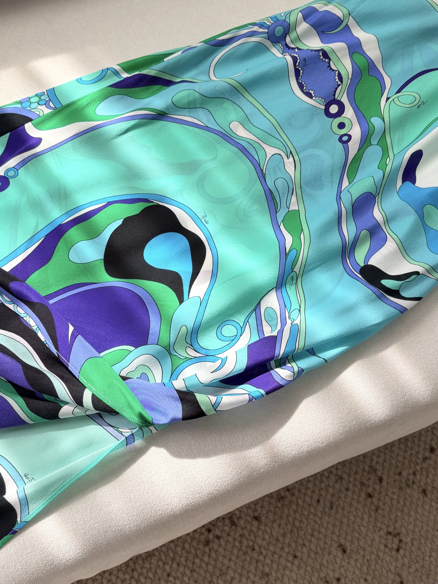 现货‼️‼️/肩带真丝连衣裙✨100%真丝绉绸材质、V领 直套头款，Orchidee印花图案，侧身开叉，