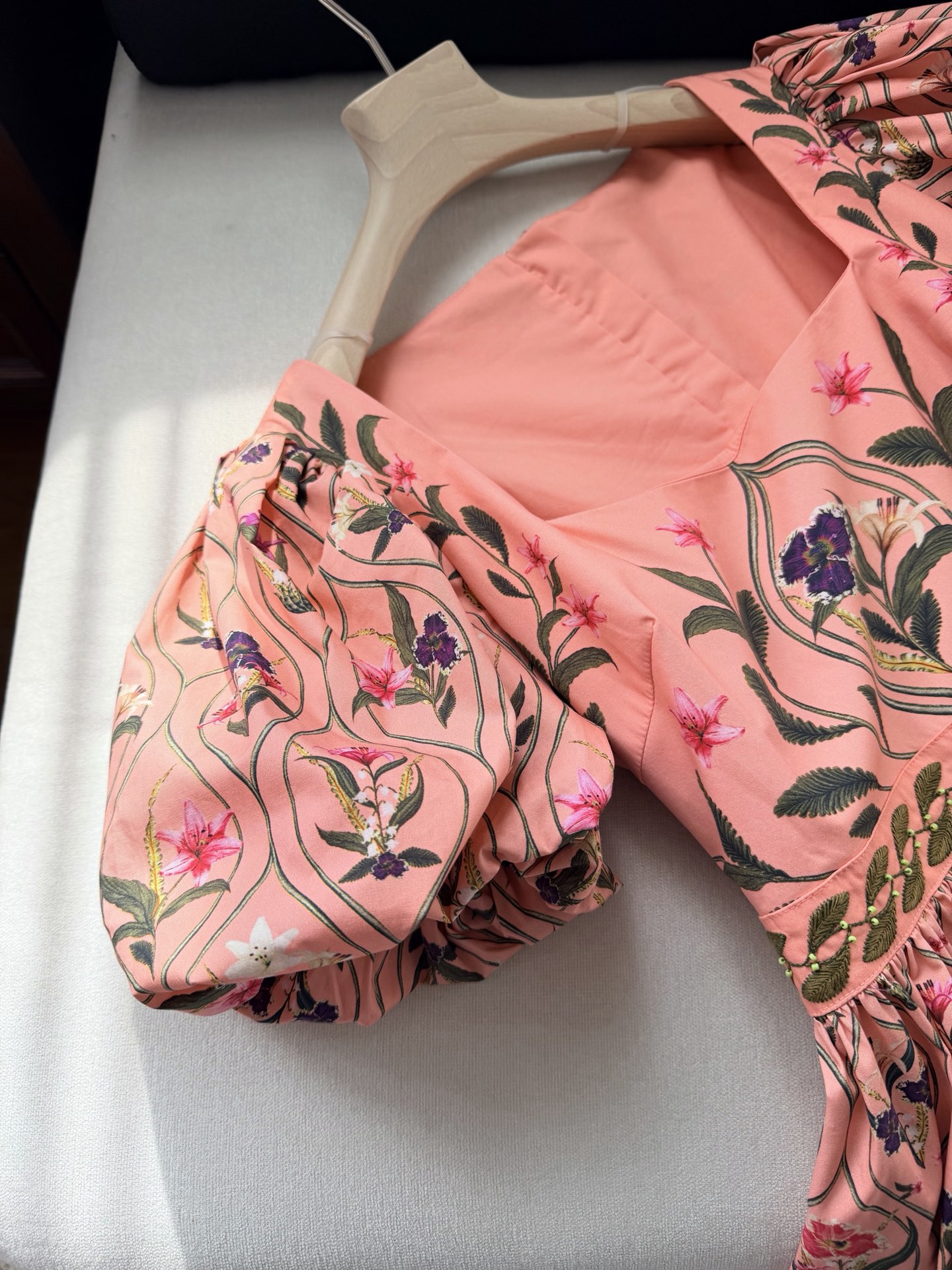 现货‼️‼️/泡泡袖钉珠连衣裙✨Agua by Agua Bendita，棉布花卉印花，法式宫廷泡泡袖设