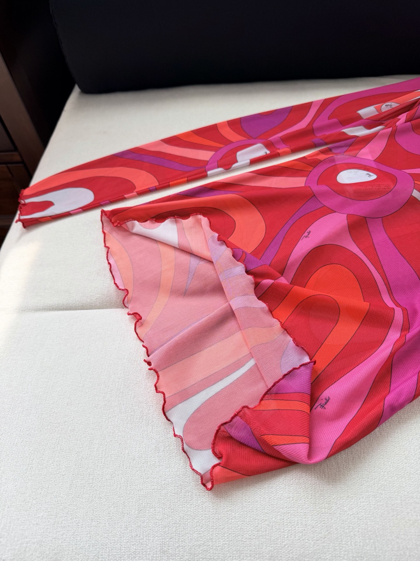 现货‼️‼️薄纱透视上衣✨典藏的“Marmo”漩涡图案环绕印花，薄纱罩衫式上衣，轻盈有弹力的网布制成 修