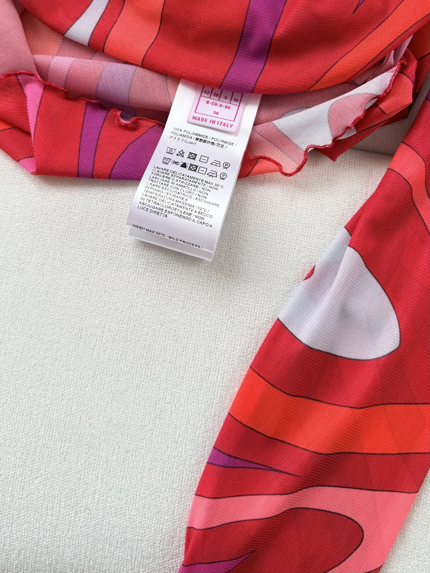 现货‼️‼️薄纱透视上衣✨典藏的“Marmo”漩涡图案环绕印花，薄纱罩衫式上衣，轻盈有弹力的网布制成 修