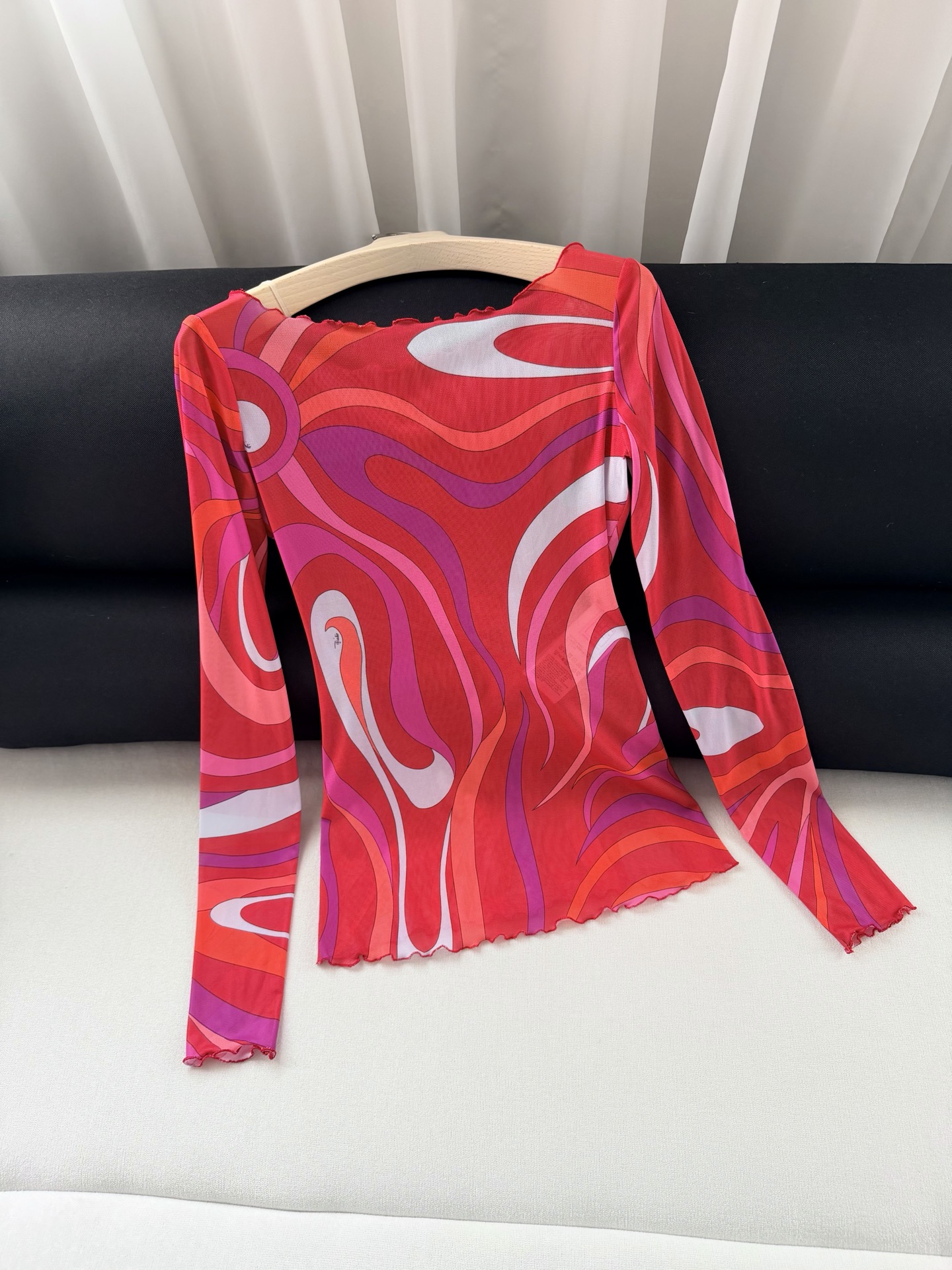 现货‼️‼️薄纱透视上衣✨典藏的“Marmo”漩涡图案环绕印花，薄纱罩衫式上衣，轻盈有弹力的网布制成 修