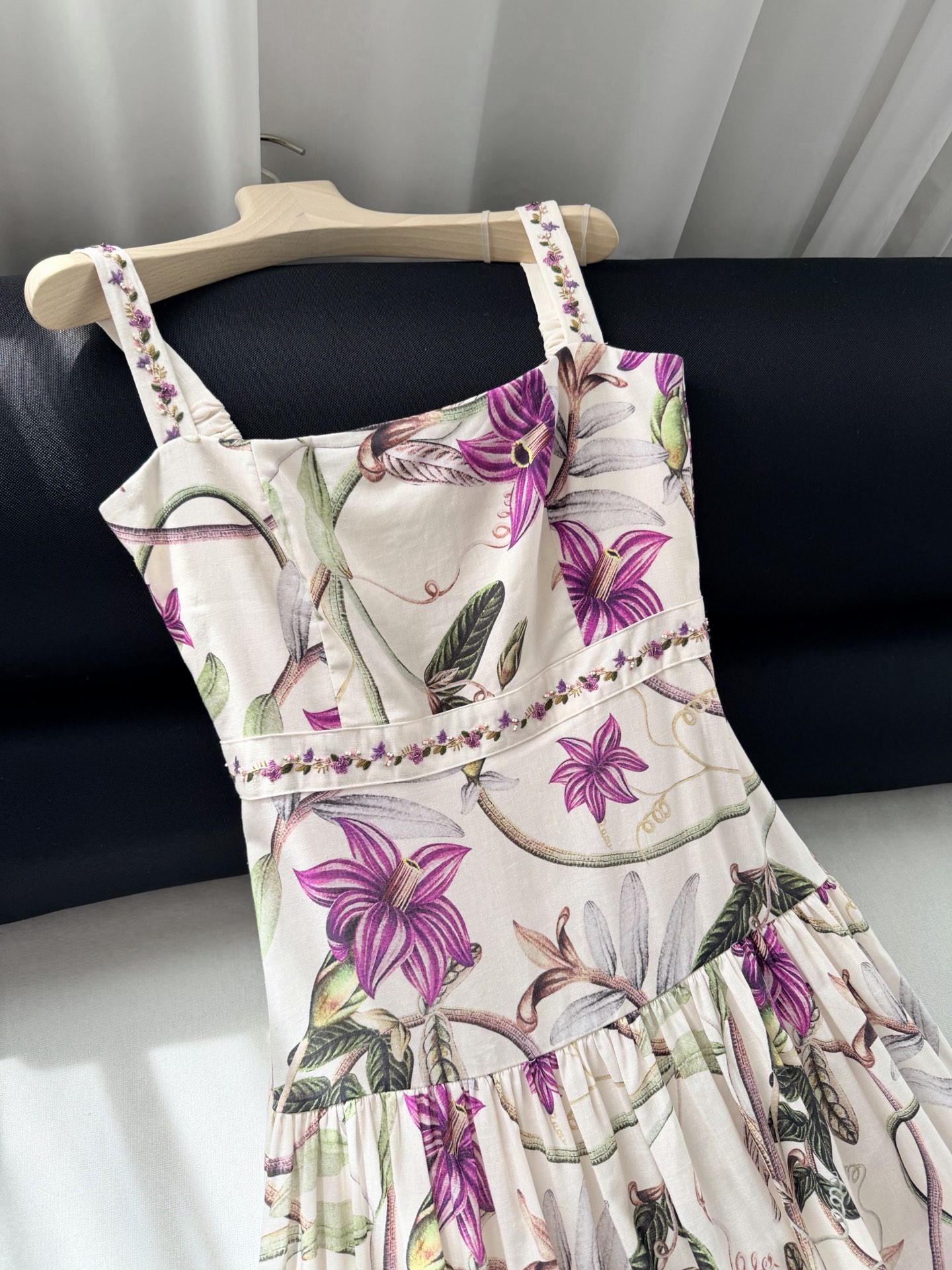 现货‼️‼️连衣裙✨Agua ✘ 2026💐揉碎了的光倾泻在翩翩裙摆，细节太美好了，手工绣花钉珠，融合传