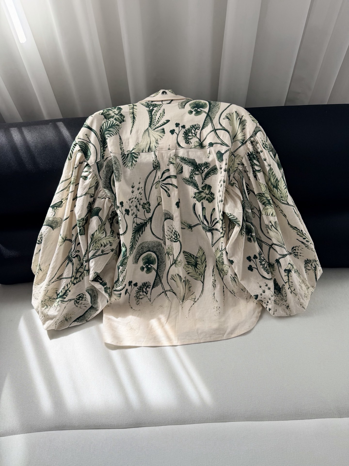 现货‼️‼️/藤蔓亚麻衬衫✨Agua绿植藤蔓葱葱欲滴，由天然亚麻精心制作，丰盈衣袖烘托出宽大飘逸的轮廓，