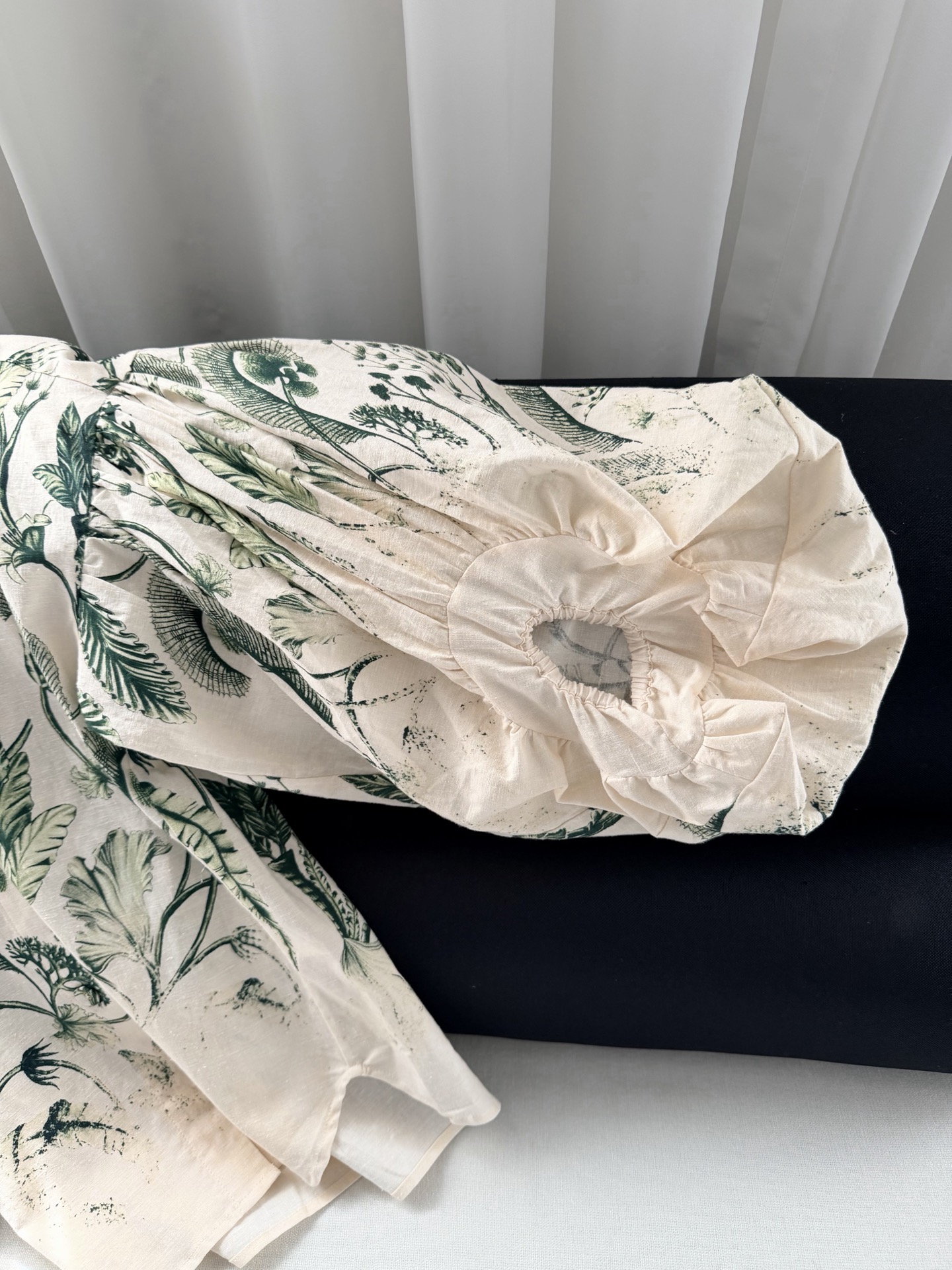 现货‼️‼️/藤蔓亚麻衬衫✨Agua绿植藤蔓葱葱欲滴，由天然亚麻精心制作，丰盈衣袖烘托出宽大飘逸的轮廓，