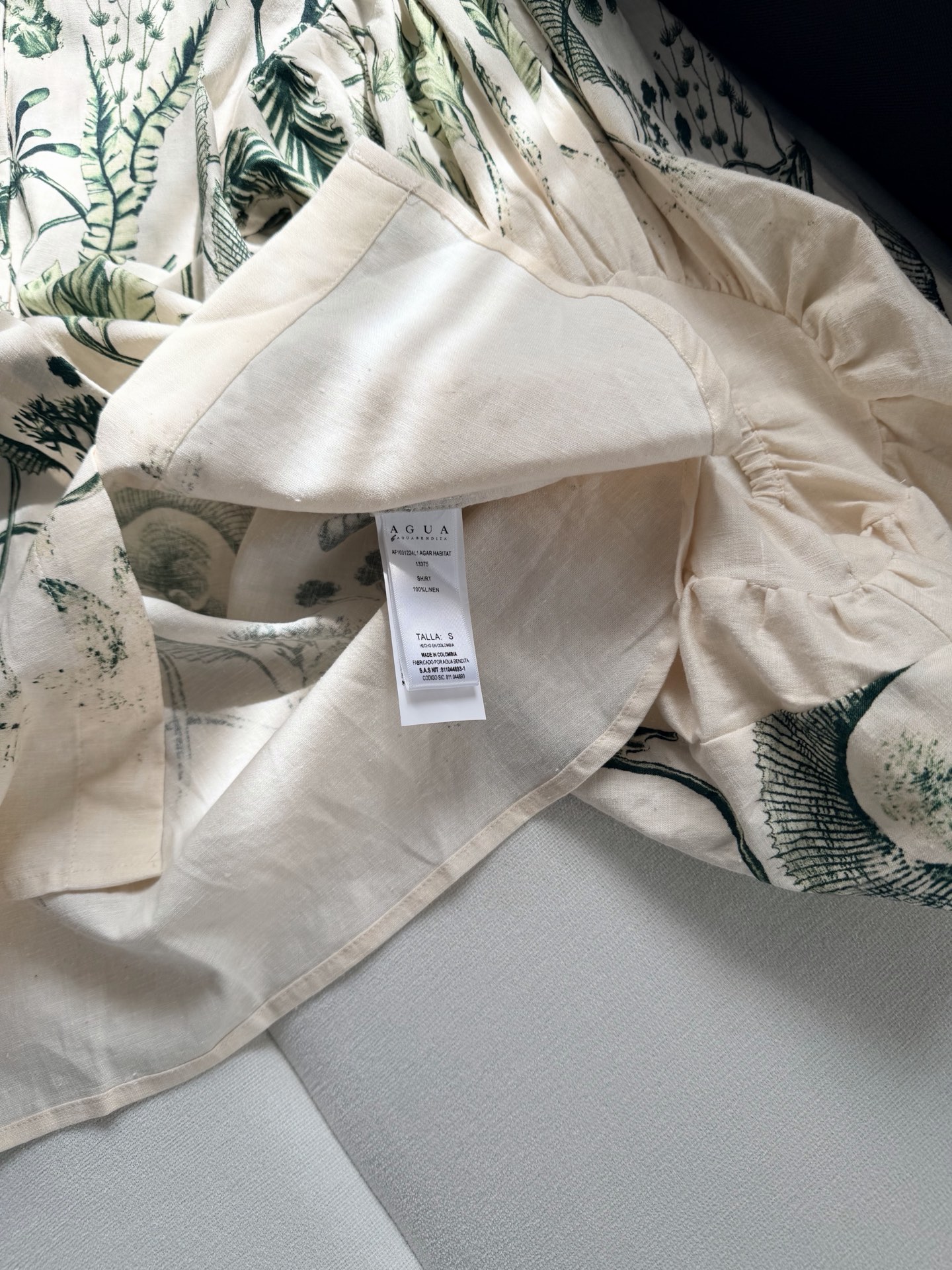 现货‼️‼️/藤蔓亚麻衬衫✨Agua绿植藤蔓葱葱欲滴，由天然亚麻精心制作，丰盈衣袖烘托出宽大飘逸的轮廓，