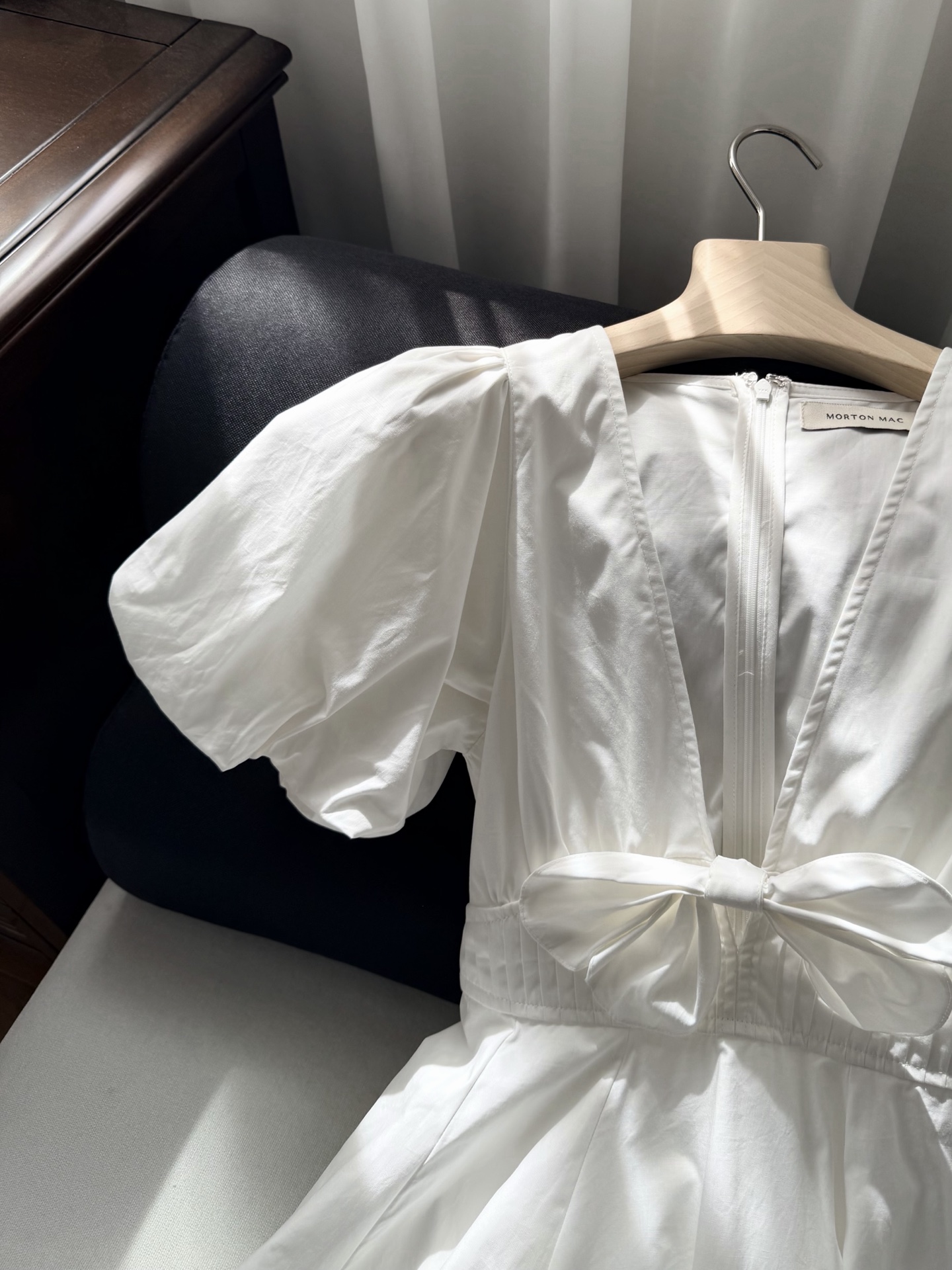 现货‼️‼️/蝴蝶结连衣裙✨纯棉材质深V领，恰到好处的露肤度，胸前蝴蝶结扣饰（蝴蝶结可灵活拆卸）腰部立体