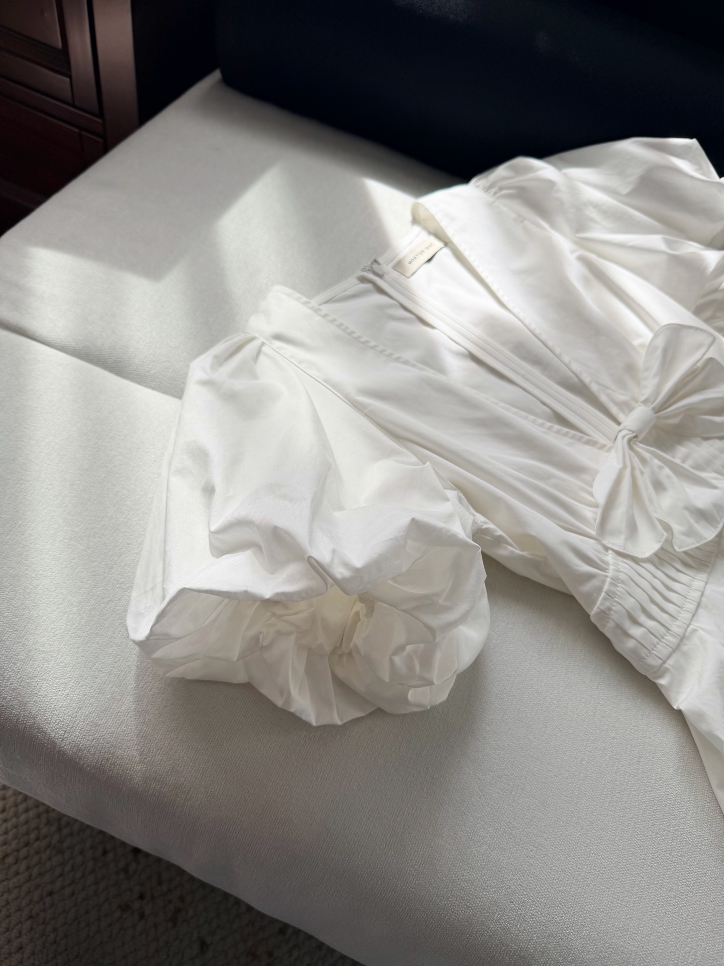 现货‼️‼️/蝴蝶结连衣裙✨纯棉材质深V领，恰到好处的露肤度，胸前蝴蝶结扣饰（蝴蝶结可灵活拆卸）腰部立体