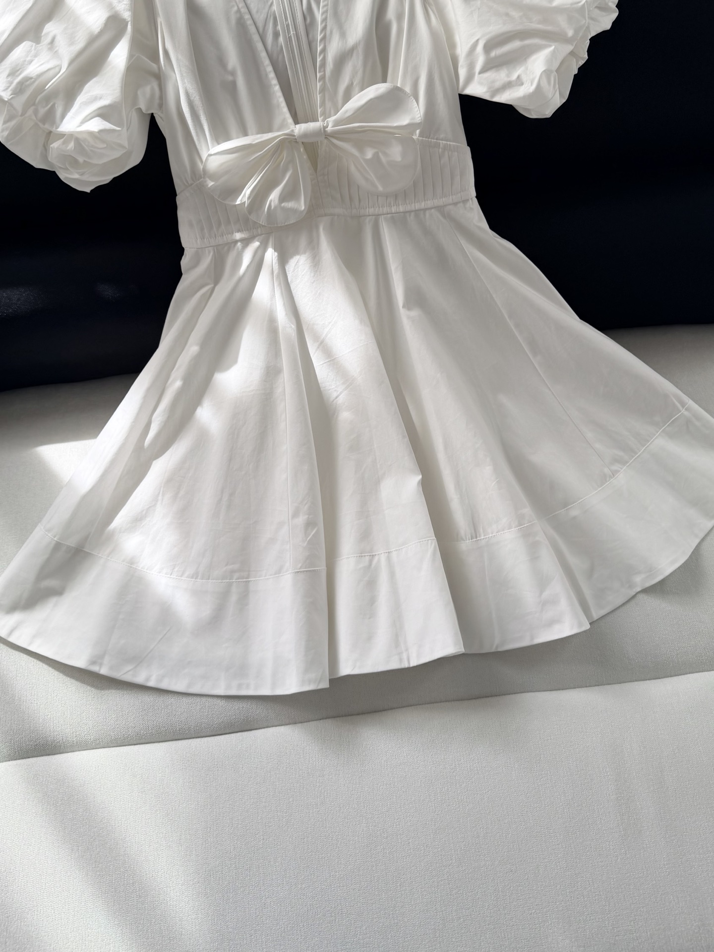 现货‼️‼️/蝴蝶结连衣裙✨纯棉材质深V领，恰到好处的露肤度，胸前蝴蝶结扣饰（蝴蝶结可灵活拆卸）腰部立体