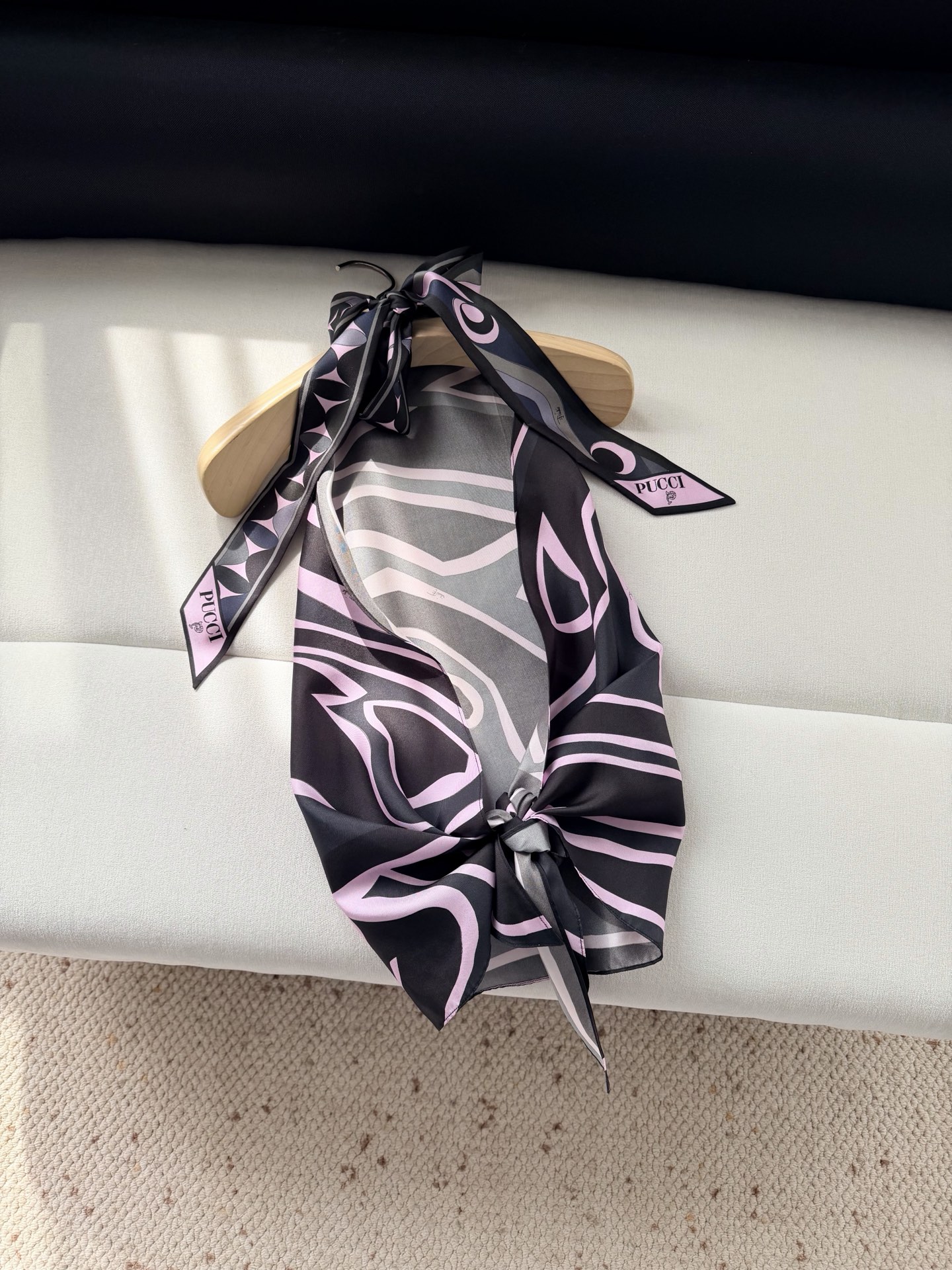 翻单‼️‼️L3/lride印花上衣✨100%斜纹绸真丝、全身标志性几何漩涡印花，挂脖露背系带设计，每一