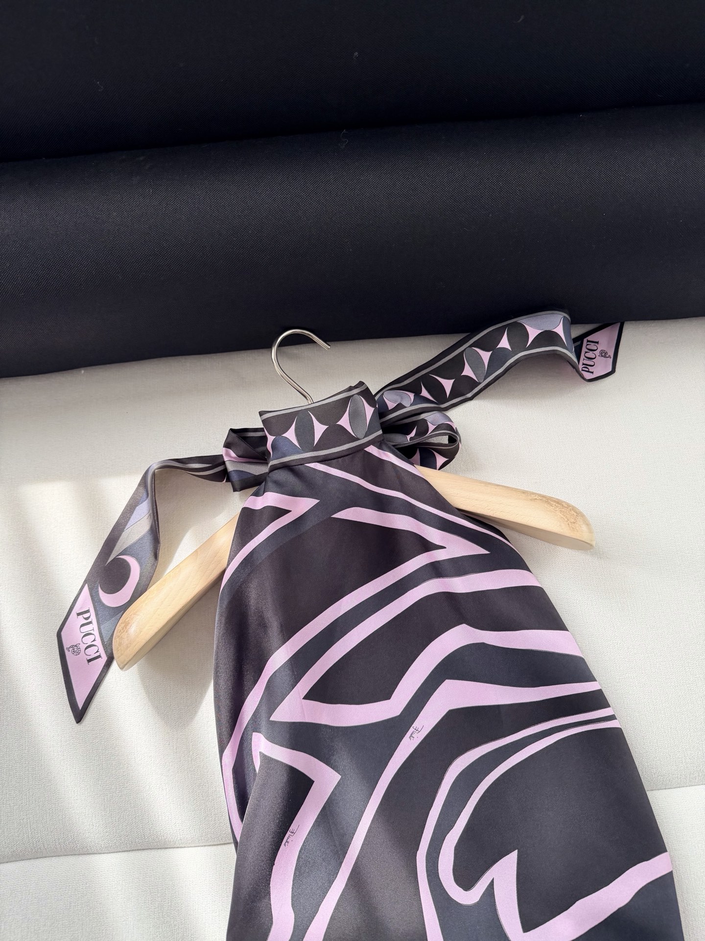 翻单‼️‼️L3/lride印花上衣✨100%斜纹绸真丝、全身标志性几何漩涡印花，挂脖露背系带设计，每一