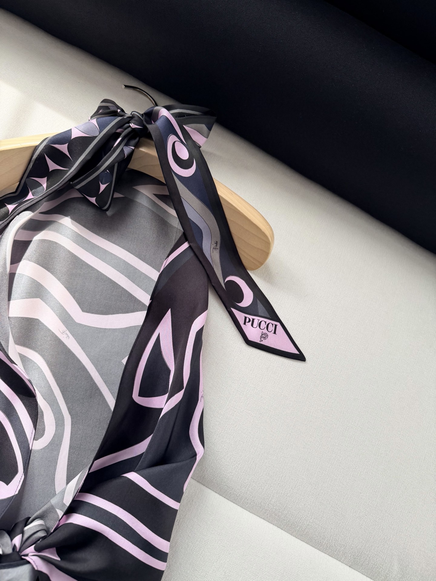 翻单‼️‼️L3/lride印花上衣✨100%斜纹绸真丝、全身标志性几何漩涡印花，挂脖露背系带设计，每一