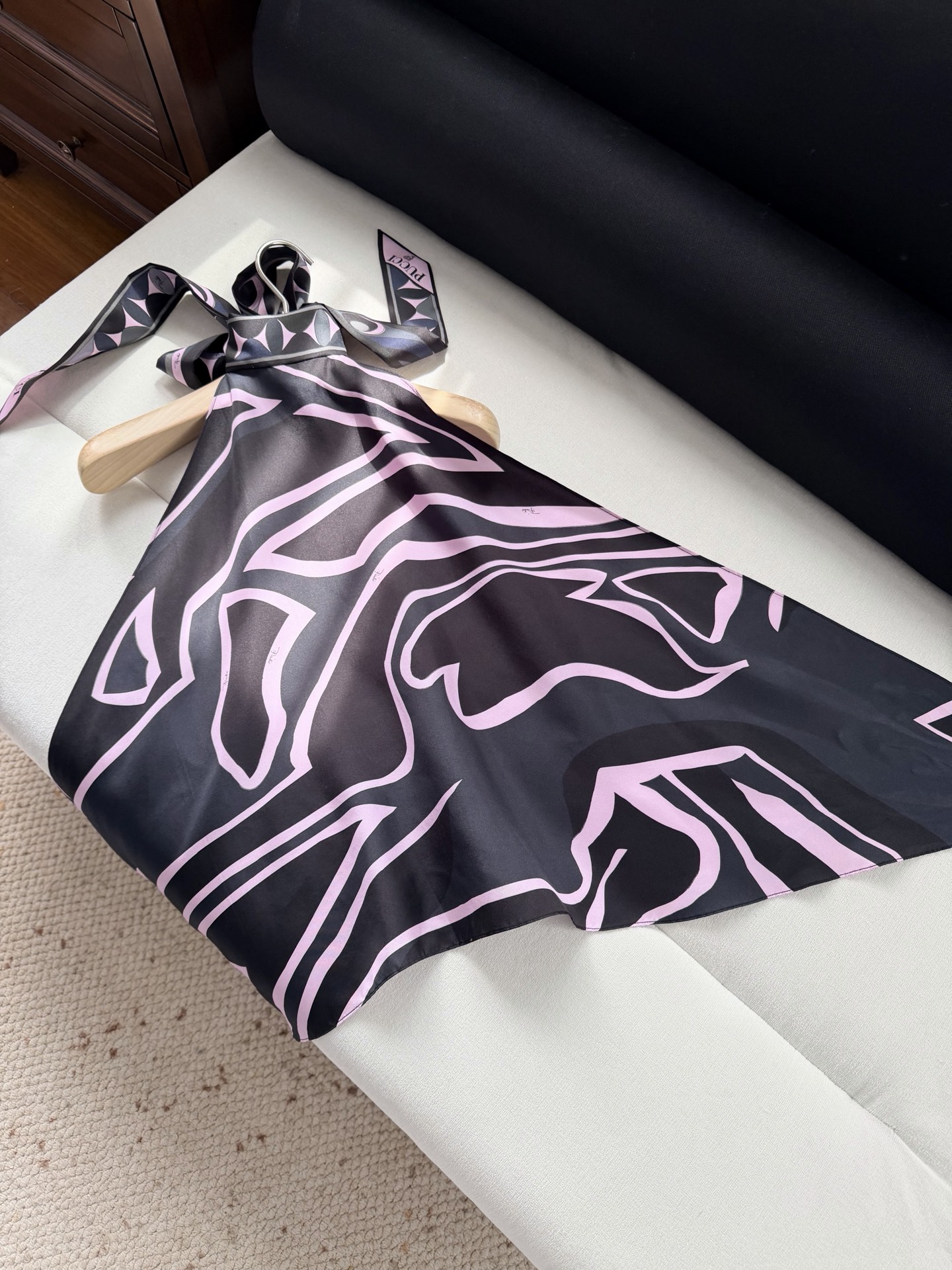 翻单‼️‼️L3/lride印花上衣✨100%斜纹绸真丝、全身标志性几何漩涡印花，挂脖露背系带设计，每一