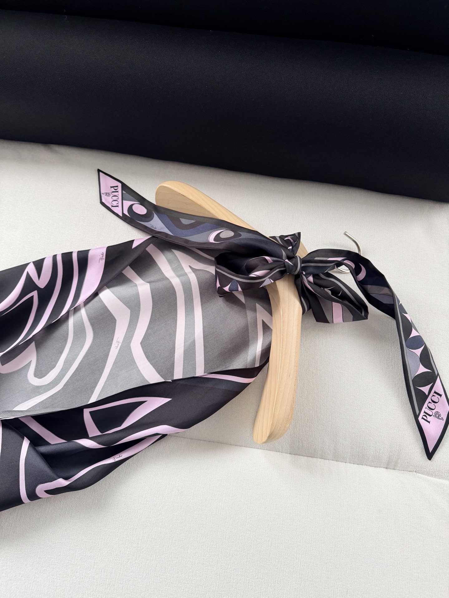 翻单‼️‼️L3/lride印花上衣✨100%斜纹绸真丝、全身标志性几何漩涡印花，挂脖露背系带设计，每一