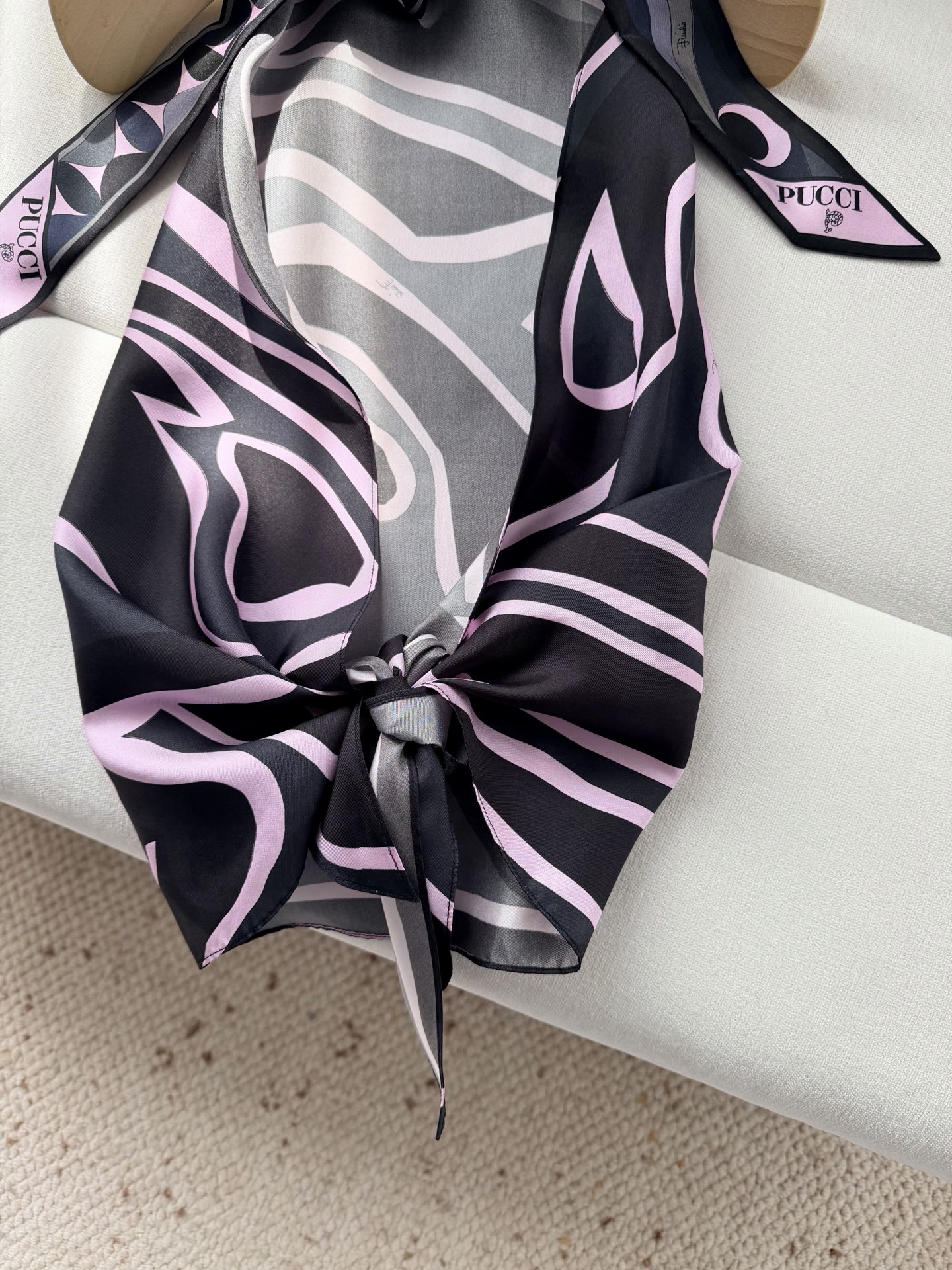 翻单‼️‼️L3/lride印花上衣✨100%斜纹绸真丝、全身标志性几何漩涡印花，挂脖露背系带设计，每一