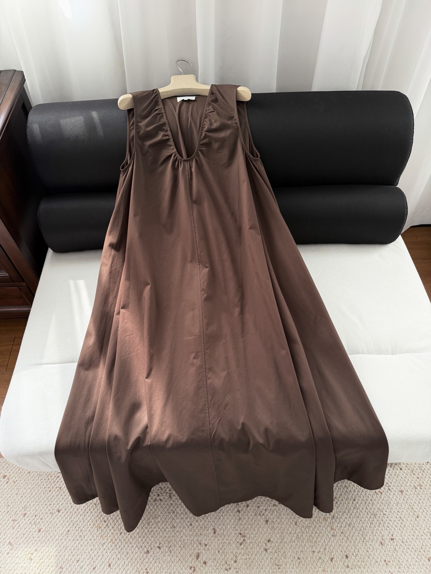 现货‼️‼️/棉布大摆连衣裙✨100%棉质、宽松U型领纯棉无袖连衣裙，老钱感十足，领口带褶皱设计，实用侧