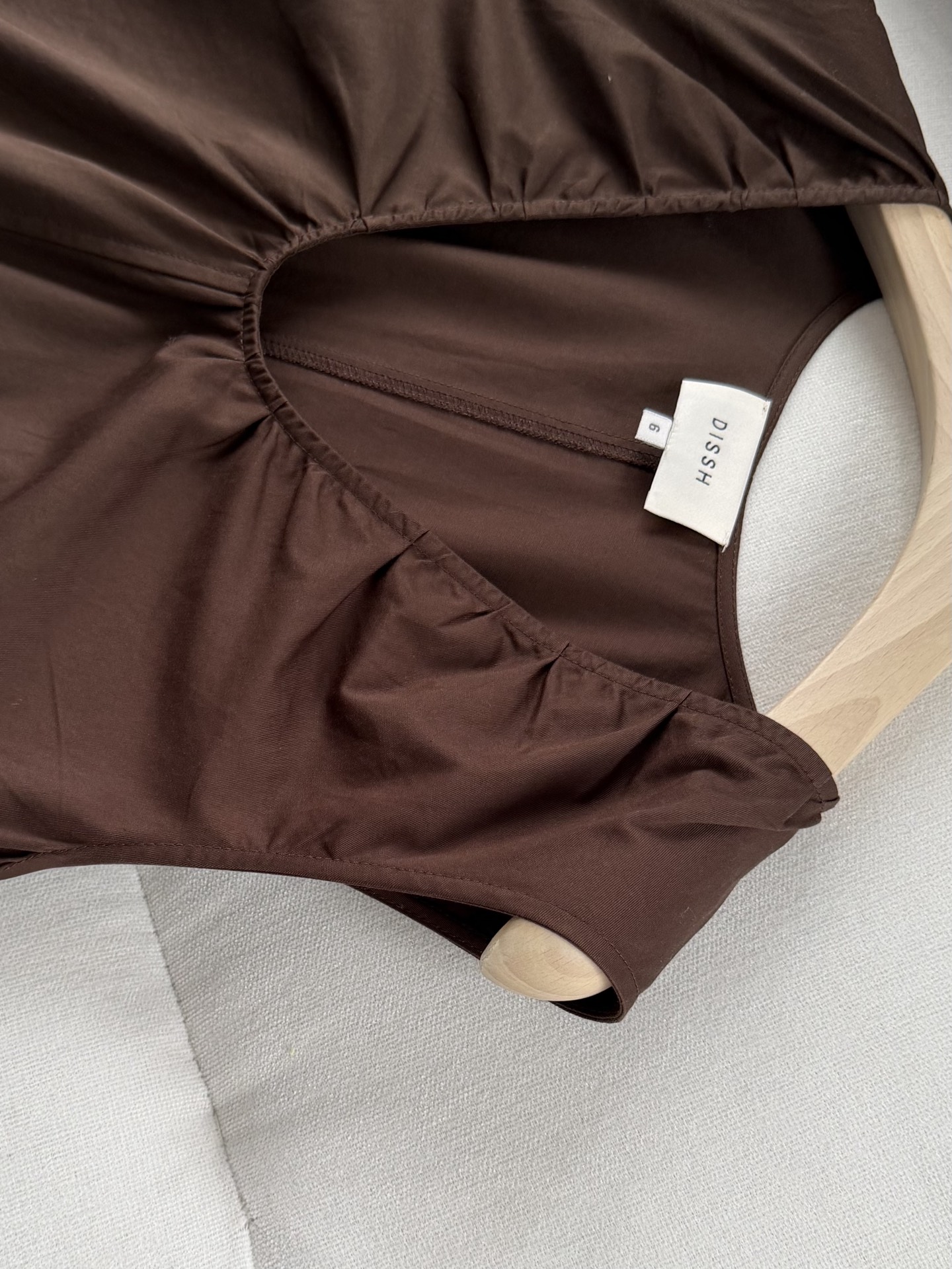 现货‼️‼️/棉布大摆连衣裙✨100%棉质、宽松U型领纯棉无袖连衣裙，老钱感十足，领口带褶皱设计，实用侧