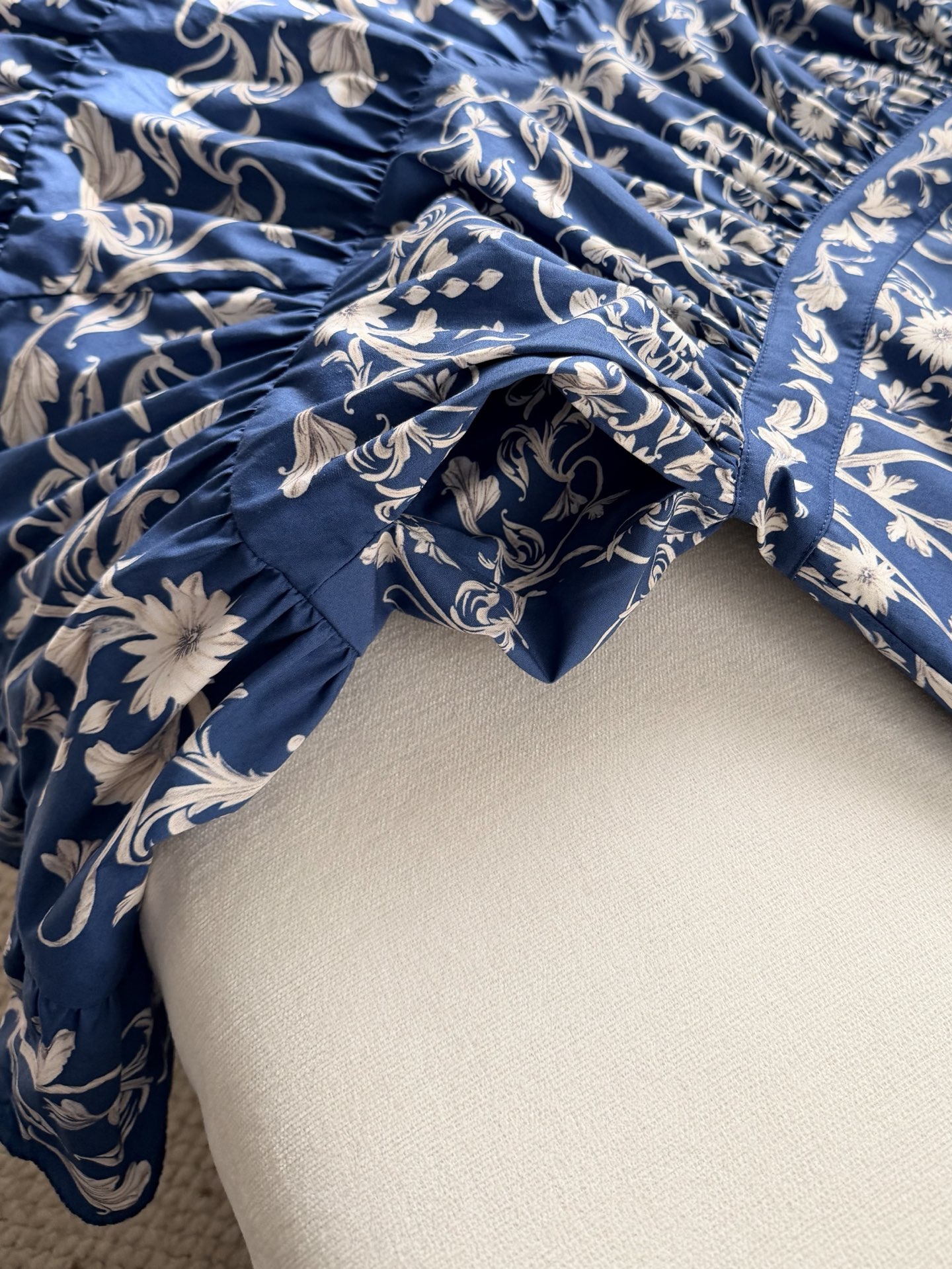 现货‼️‼️/吊带连衣裙✨纯棉材质衬以自然的肌理，让花色更轻灵，无全身定位还原裁剪，非常考验印花技术的，