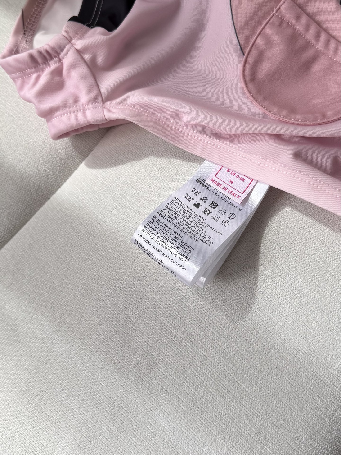 现货‼️‼️/连体衣短裤✨Iride Macro标志性印花图案超有辨识度，带弹力面料贴合人体设计，日常或