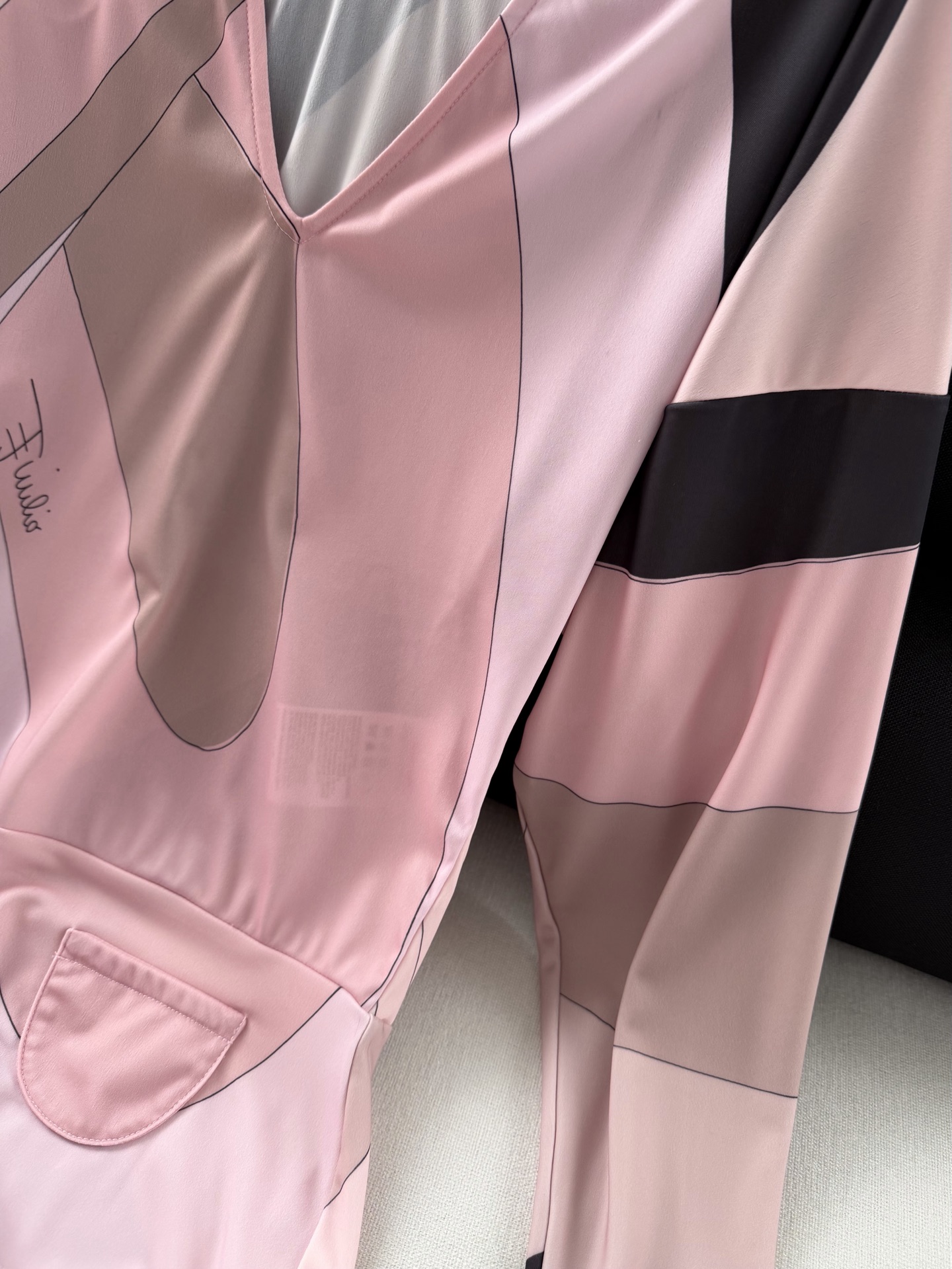 现货‼️‼️/连体衣短裤✨Iride Macro标志性印花图案超有辨识度，带弹力面料贴合人体设计，日常或