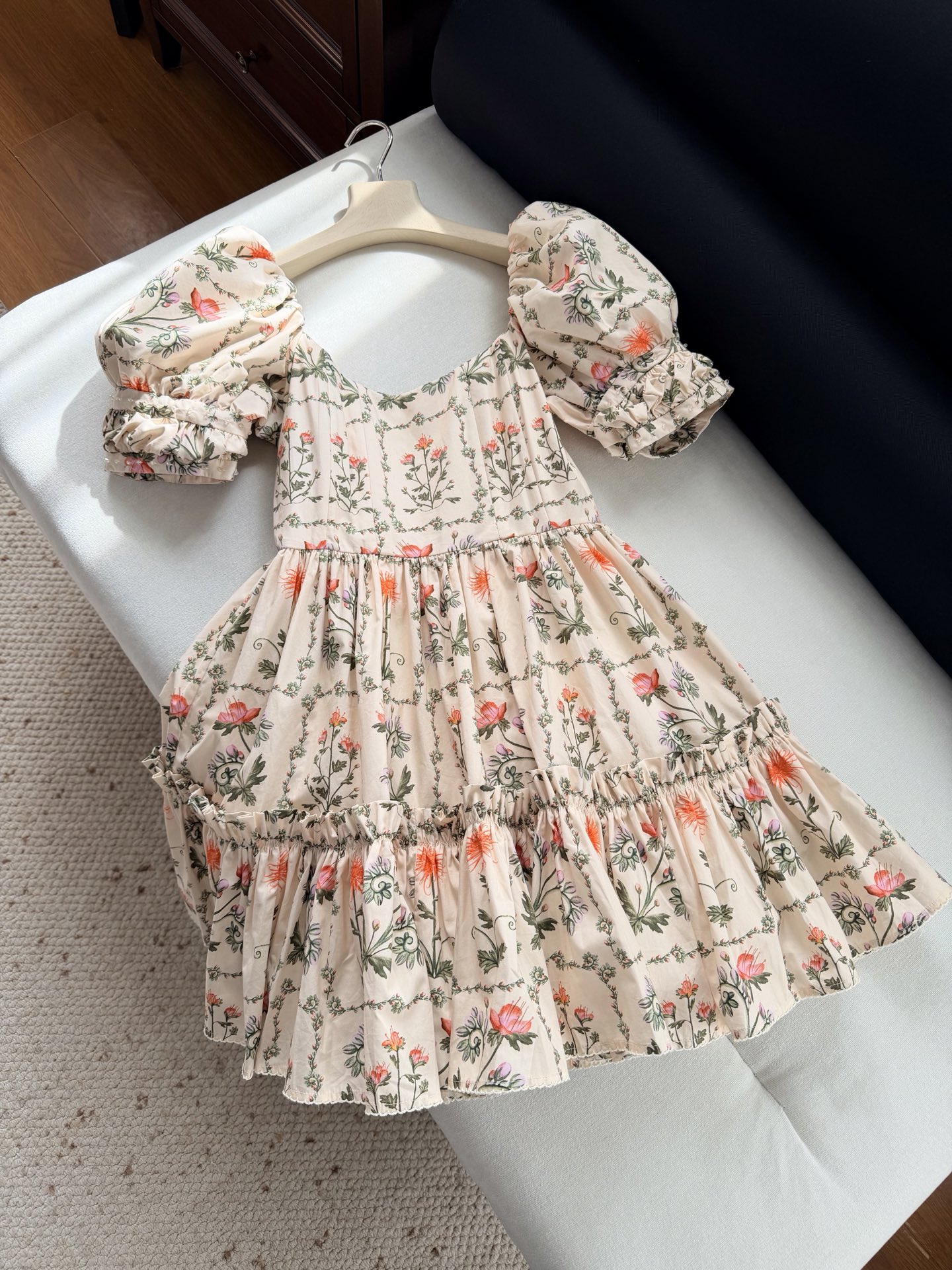 现货‼️‼️/宫廷泡泡袖连衣裙✨Agua真的又仙又美，袖口手工珠饰，非常立体的宫廷袖搭配汤匙领口，肩线胸