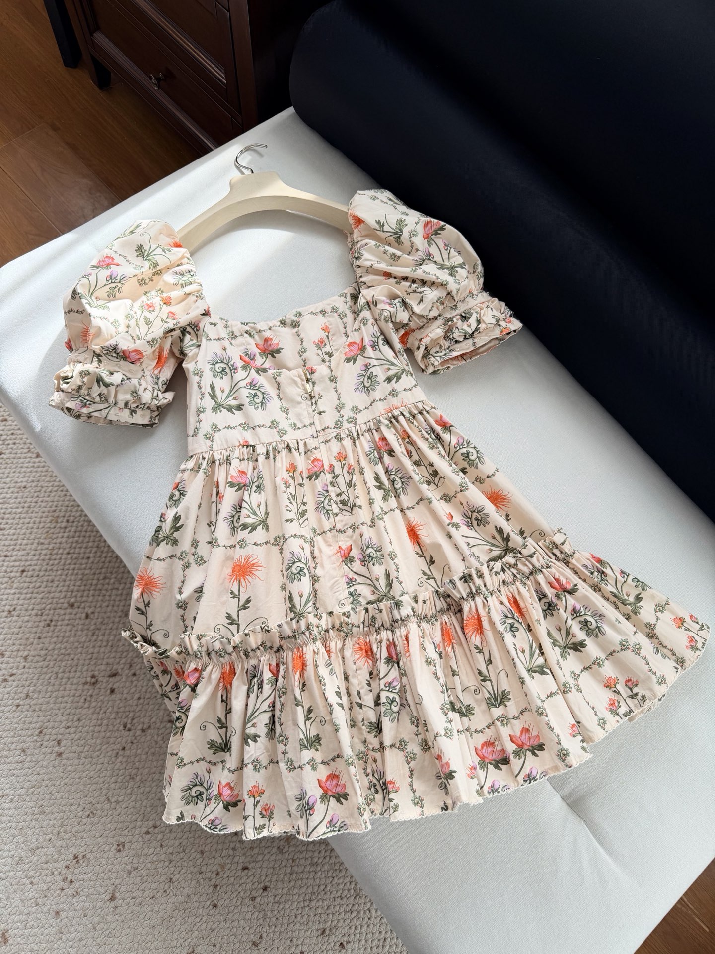 现货‼️‼️/宫廷泡泡袖连衣裙✨Agua真的又仙又美，袖口手工珠饰，非常立体的宫廷袖搭配汤匙领口，肩线胸