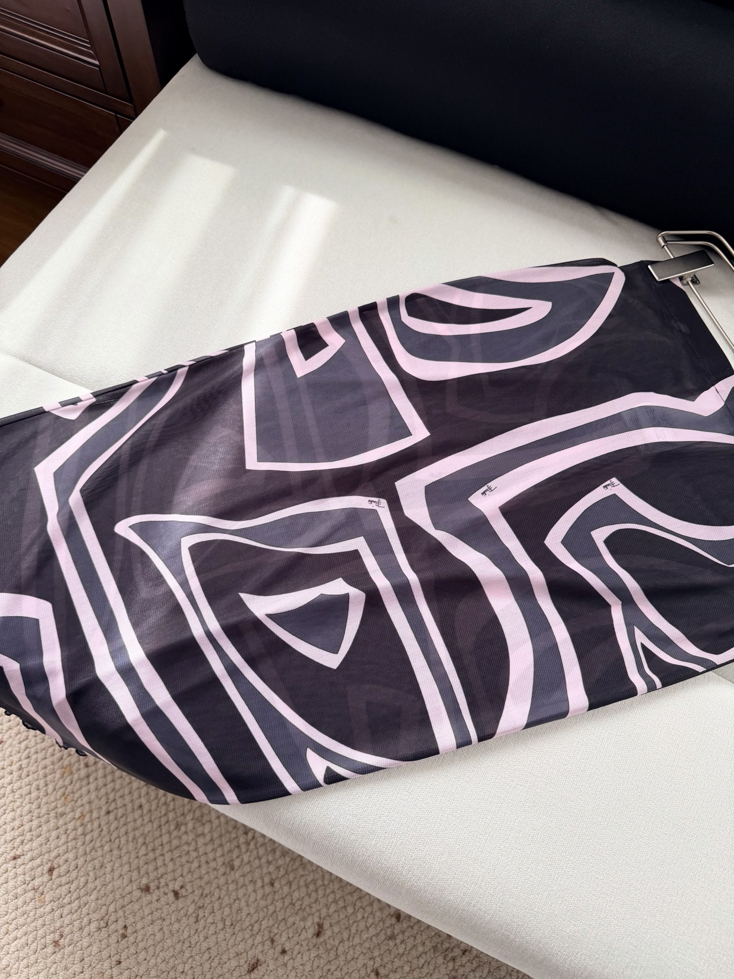 现货‼️‼️/黑色薄纱透视半裙✨典藏的“Marmo”漩涡图案环绕印花，轻盈有弹力的薄纱网布制成 修身裁剪