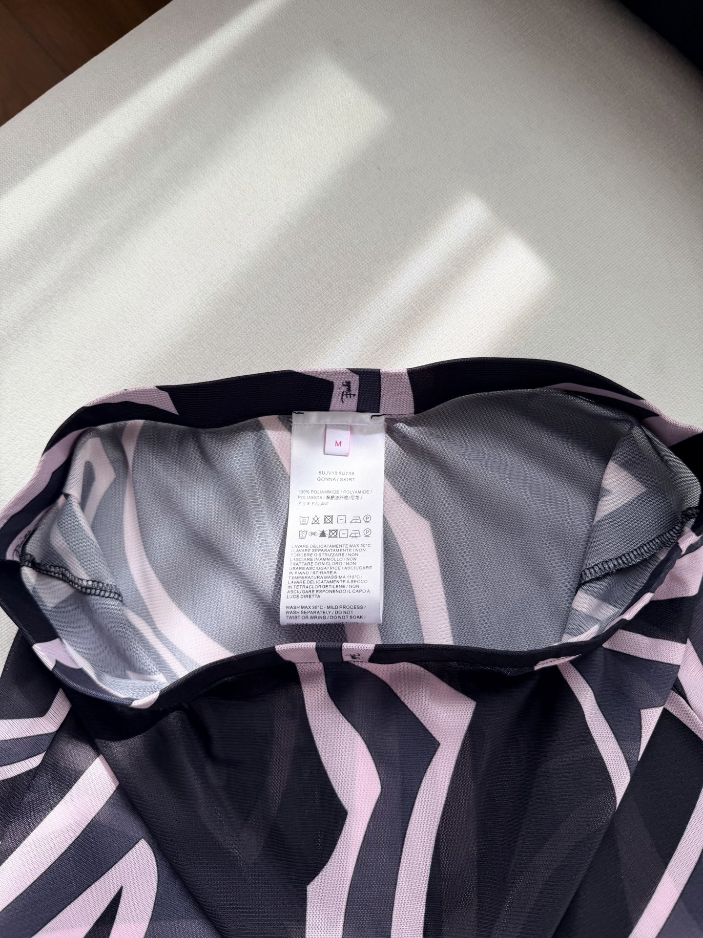 现货‼️‼️/黑色薄纱透视半裙✨典藏的“Marmo”漩涡图案环绕印花，轻盈有弹力的薄纱网布制成 修身裁剪