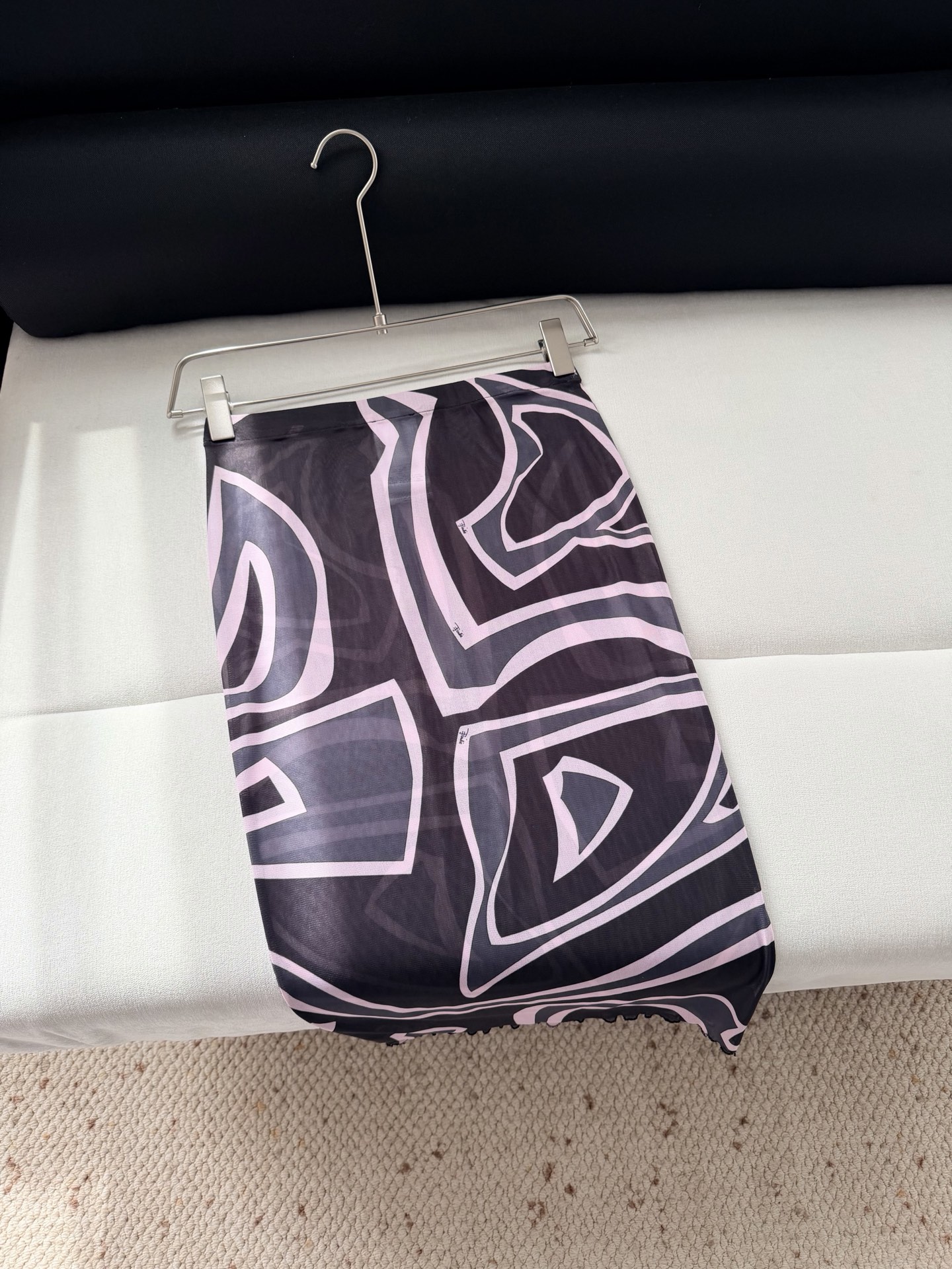 现货‼️‼️/黑色薄纱透视半裙✨典藏的“Marmo”漩涡图案环绕印花，轻盈有弹力的薄纱网布制成 修身裁剪