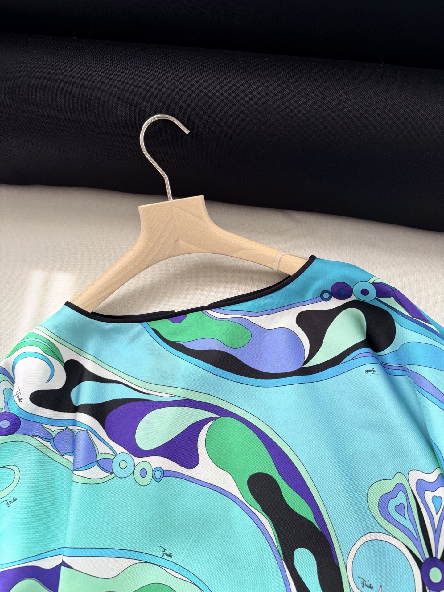 现货‼️‼️/Orchidee印花斗篷罩衫✨18姆斜纹真丝面料（无闭合）套头，前后片幅定位迷幻漩涡印花图