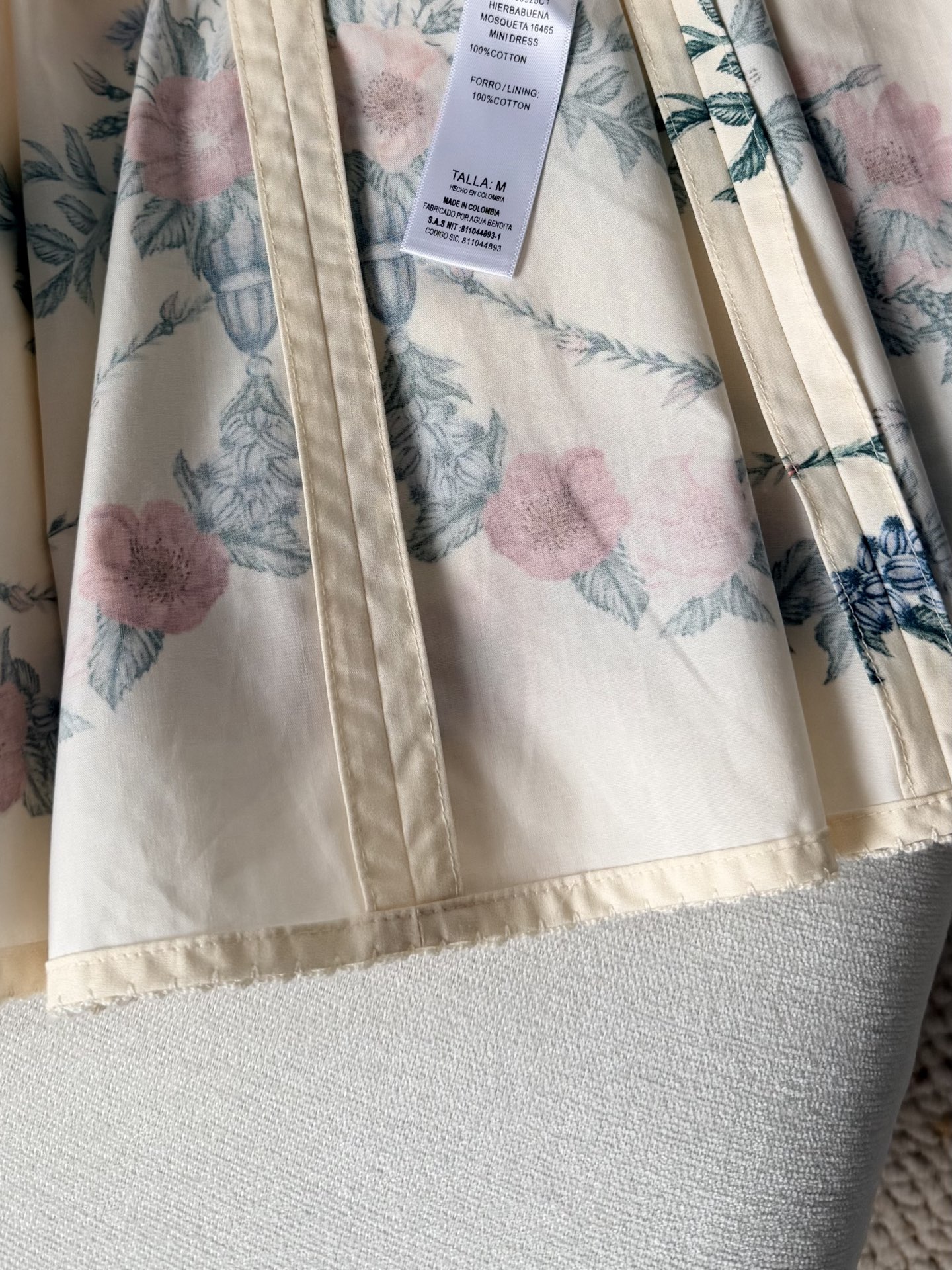 现货‼️‼️/花卉娃娃连衣裙✨Agua ✘ 2026💐由100%棉质制作印成，饰有精致定位Hierbab