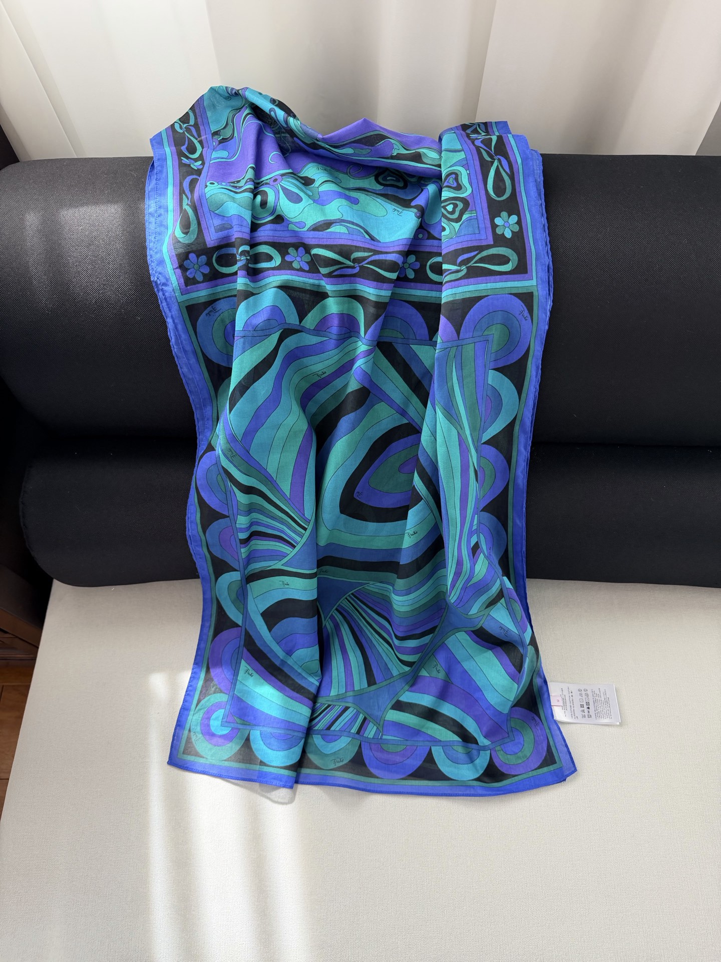 现货‼️‼️/围裹纱笼✨100%精纺棉质、混合多色印花轻盈沙滩罩衫纱裙，可搭配泳衣、比基尼穿着。码数：均