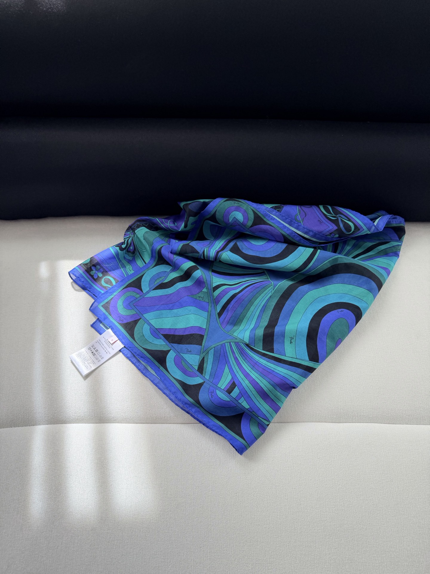 现货‼️‼️/围裹纱笼✨100%精纺棉质、混合多色印花轻盈沙滩罩衫纱裙，可搭配泳衣、比基尼穿着。码数：均