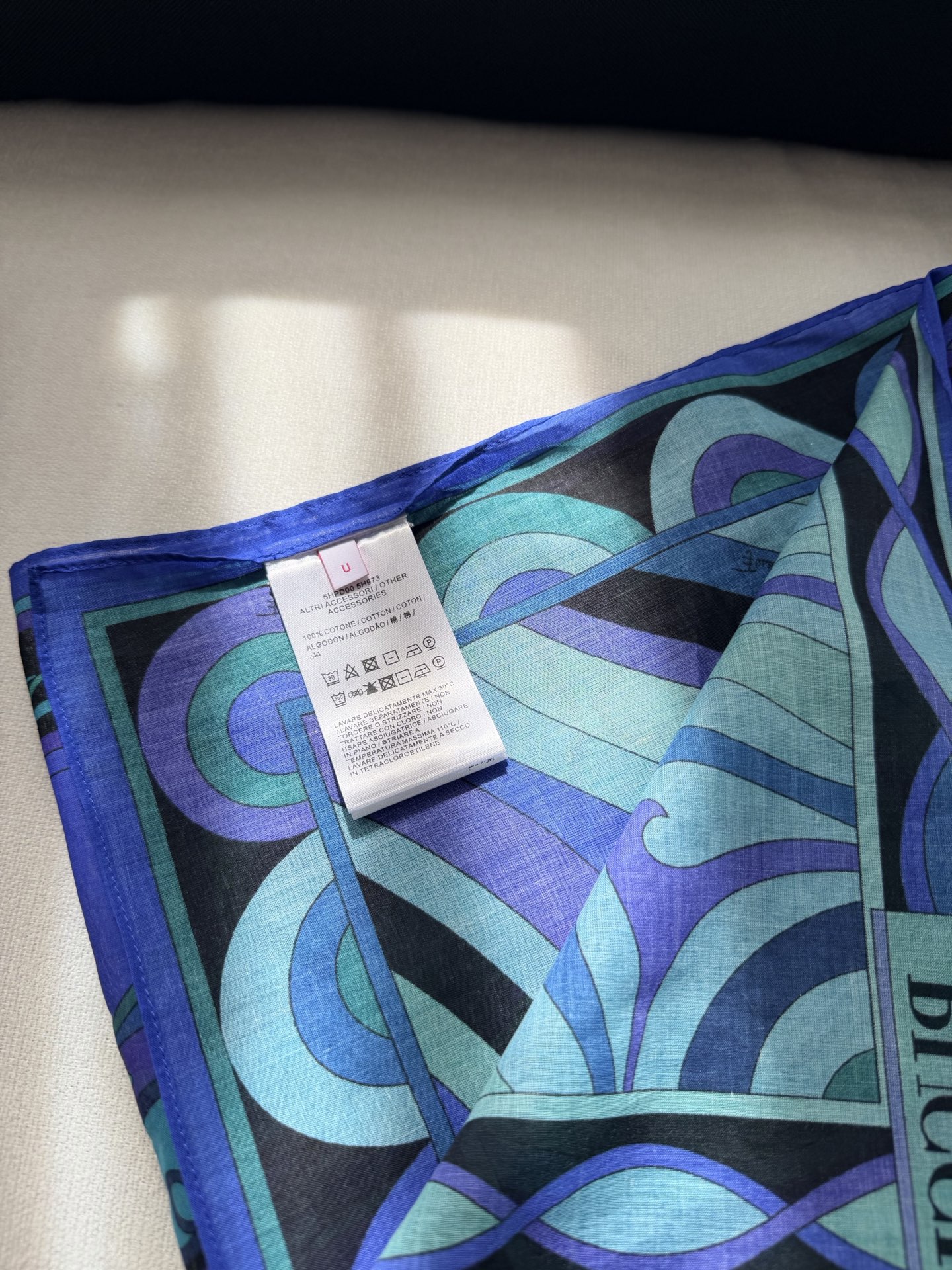 现货‼️‼️/围裹纱笼✨100%精纺棉质、混合多色印花轻盈沙滩罩衫纱裙，可搭配泳衣、比基尼穿着。码数：均