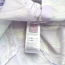 现货‼️‼️🛒款号W/紫色棉质衬衫✨采用轻盈100%高支棉质面料制成,迷幻漩涡图案印花,修身裁剪 翻领和 现货‼️‼️🛒款号W/紫色棉质衬衫✨采用轻盈100%高支棉质面料制成,迷幻漩涡图案印花,修身裁剪 翻领和