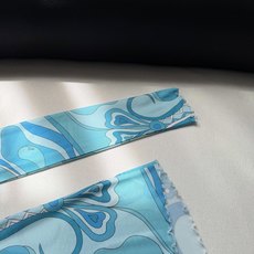 现货‼️‼️/蓝色薄纱透视上衣✨典藏的“Marmo”漩涡图案环绕印花,薄纱罩衫式上衣,轻盈有弹力的网布制 现货‼️‼️/蓝色薄纱透视上衣✨典藏的“Marmo”漩涡图案环绕印花,薄纱罩衫式上衣,轻盈有弹力的网布制