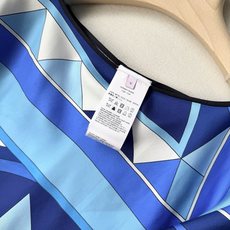 现货‼️‼️🛒款号/Vivara斗篷罩衫✨18姆斜纹真丝面料(无闭合)套头,前后片幅定位漩涡迷幻纹印花图 现货‼️‼️🛒款号/Vivara斗篷罩衫✨18姆斜纹真丝面料(无闭合)套头,前后片幅定位漩涡迷幻纹印花图