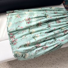 现货‼️‼️/绿色吊带连衣裙✨全身定位印花裁片,肩带腰间手工刺绣钉珠,太重磅了,融合传统手工艺与现代剪裁 现货‼️‼️/绿色吊带连衣裙✨全身定位印花裁片,肩带腰间手工刺绣钉珠,太重磅了,融合传统手工艺与现代剪裁