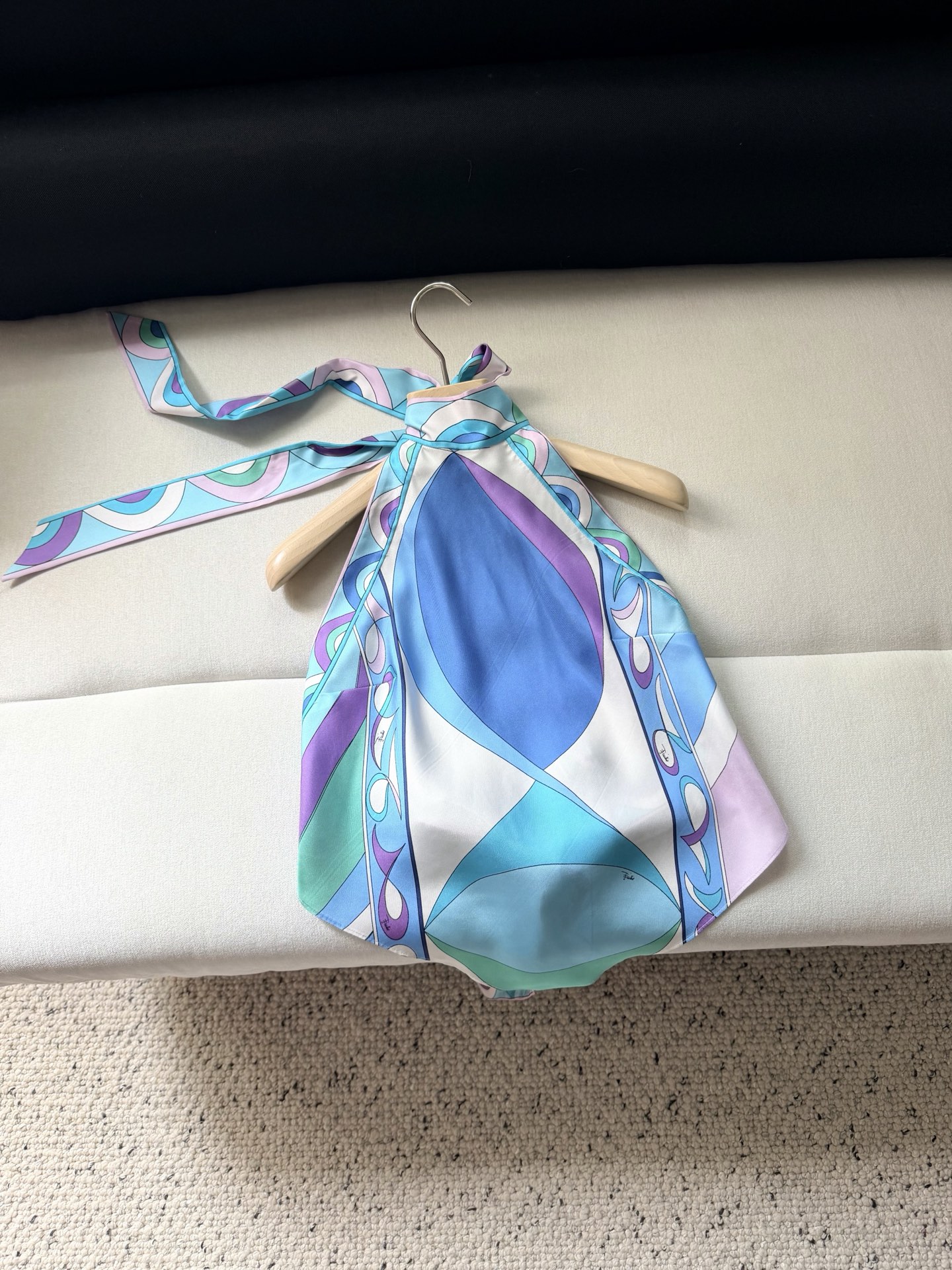 系带挂脖上衣✨100%斜纹绸真丝、Vivara全身标志性几何漩涡印花，Pesci-Print Silk-
