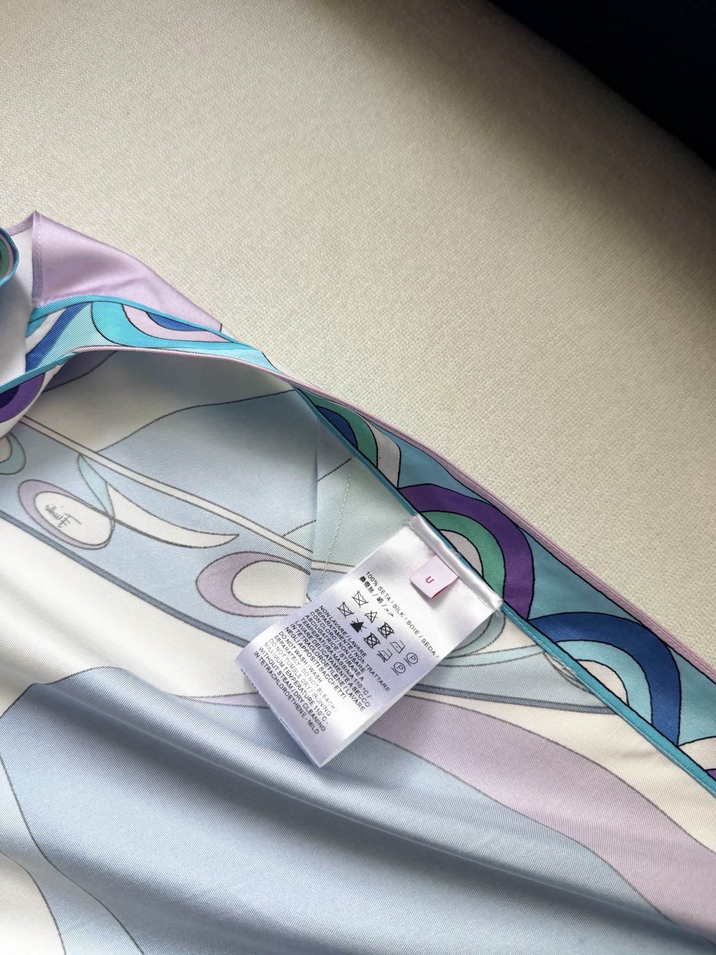 系带挂脖上衣✨100%斜纹绸真丝、Vivara全身标志性几何漩涡印花，Pesci-Print Silk-
