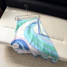 半裙✨100%斜纹绸真丝、Cigni Print Silk Handkerchief Skirt,带有几 半裙✨100%斜纹绸真丝、Cigni Print Silk Handkerchief Skirt,带有几