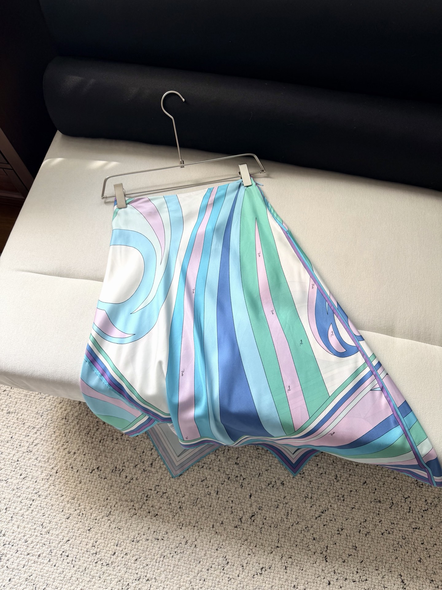 半裙✨100%斜纹绸真丝、Cigni Print Silk Handkerchief Skirt，带有几