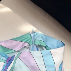 半裙✨100%斜纹绸真丝、Cigni Print Silk Handkerchief Skirt,带有几 半裙✨100%斜纹绸真丝、Cigni Print Silk Handkerchief Skirt,带有几