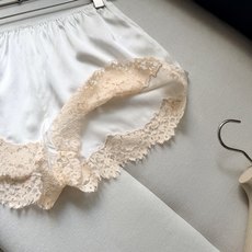 丝饰边真丝短裤✨IONA经典百搭蕾丝拼接真丝短裤,Iona lace-trimmed silk shor 丝饰边真丝短裤✨IONA经典百搭蕾丝拼接真丝短裤,Iona lace-trimmed silk shor