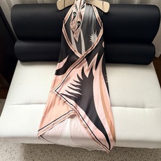 Stella真丝连衣裙✨典藏的“Stella”图案定位印花,这条Stella printed连衣裙采用丝 Stella真丝连衣裙✨典藏的“Stella”图案定位印花,这条Stella printed连衣裙采用丝