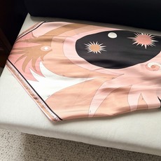 Stella真丝连衣裙✨典藏的“Stella”图案定位印花,这条Stella printed连衣裙采用丝 Stella真丝连衣裙✨典藏的“Stella”图案定位印花,这条Stella printed连衣裙采用丝