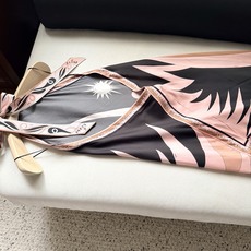 Stella真丝连衣裙✨典藏的“Stella”图案定位印花,这条Stella printed连衣裙采用丝 Stella真丝连衣裙✨典藏的“Stella”图案定位印花,这条Stella printed连衣裙采用丝