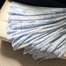 Manuba棉质半裙✨采用轻盈100%高支棉质面料制成,质地轻盈舒适,自然流畅地诠释了Manuba印花的 Manuba棉质半裙✨采用轻盈100%高支棉质面料制成,质地轻盈舒适,自然流畅地诠释了Manuba印花的