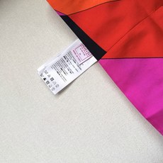 Occhi连衣裙✨100%重磅斜纹真丝、色彩鲜艳的Occhi定位裁剪印花图案,方形领口增添了现代感和时尚 Occhi连衣裙✨100%重磅斜纹真丝、色彩鲜艳的Occhi定位裁剪印花图案,方形领口增添了现代感和时尚