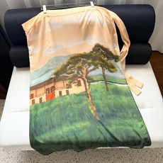 风景图案纱笼✨30%真丝、70%棉 轻盈质地,无弹力平纹织物,定位图案印花,采用环绕式系带设计,感觉既放 风景图案纱笼✨30%真丝、70%棉 轻盈质地,无弹力平纹织物,定位图案印花,采用环绕式系带设计,感觉既放
